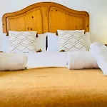 Montemayor 2br Pool And Garage * إِستيبونا