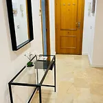 Montemayor 2br Pool And Garage شقة *