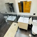 Montemayor 2br Pool And Garage * إِستيبونا