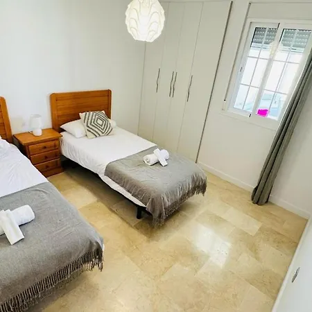 Montemayor 2br Pool And Garage Lejlighed