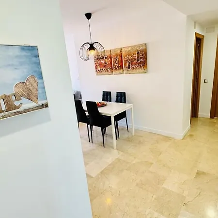 Montemayor 2br Pool And Garage شقة إِستيبونا