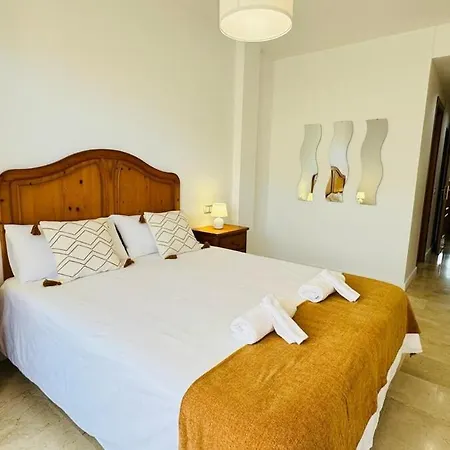 Montemayor 2br Pool And Garage شقة إِستيبونا